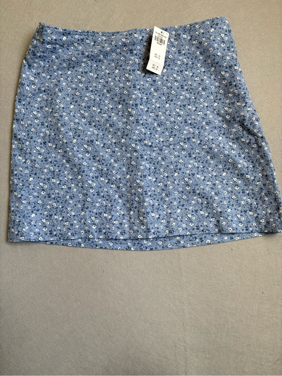 Abercrombie & Fitch Dresses & Skirts - Abercrombie & Fitch Light Blue Ditsy Floral Mini Skirt NWT sz M schoolgirl